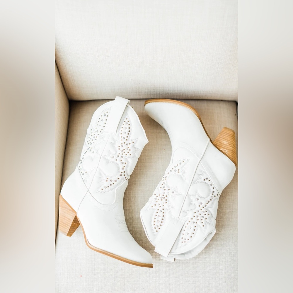 Size 8 Houston Boot Naughty Monkey NWB
